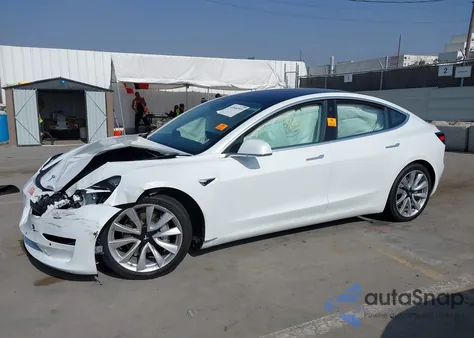 2018 Tesla Model 3 Long Range/Performance z USA, uszkodzony, nr VIN 5YJ3E1EBXJF111642